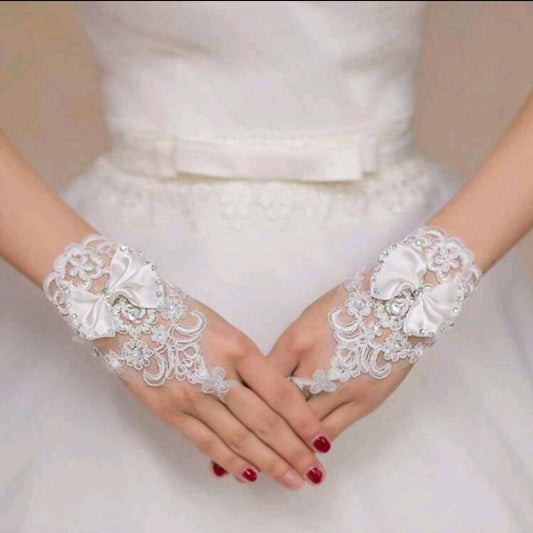 2pcs Elegant White Lace Bridal Gloves With Bow Detail-HookFinger Design