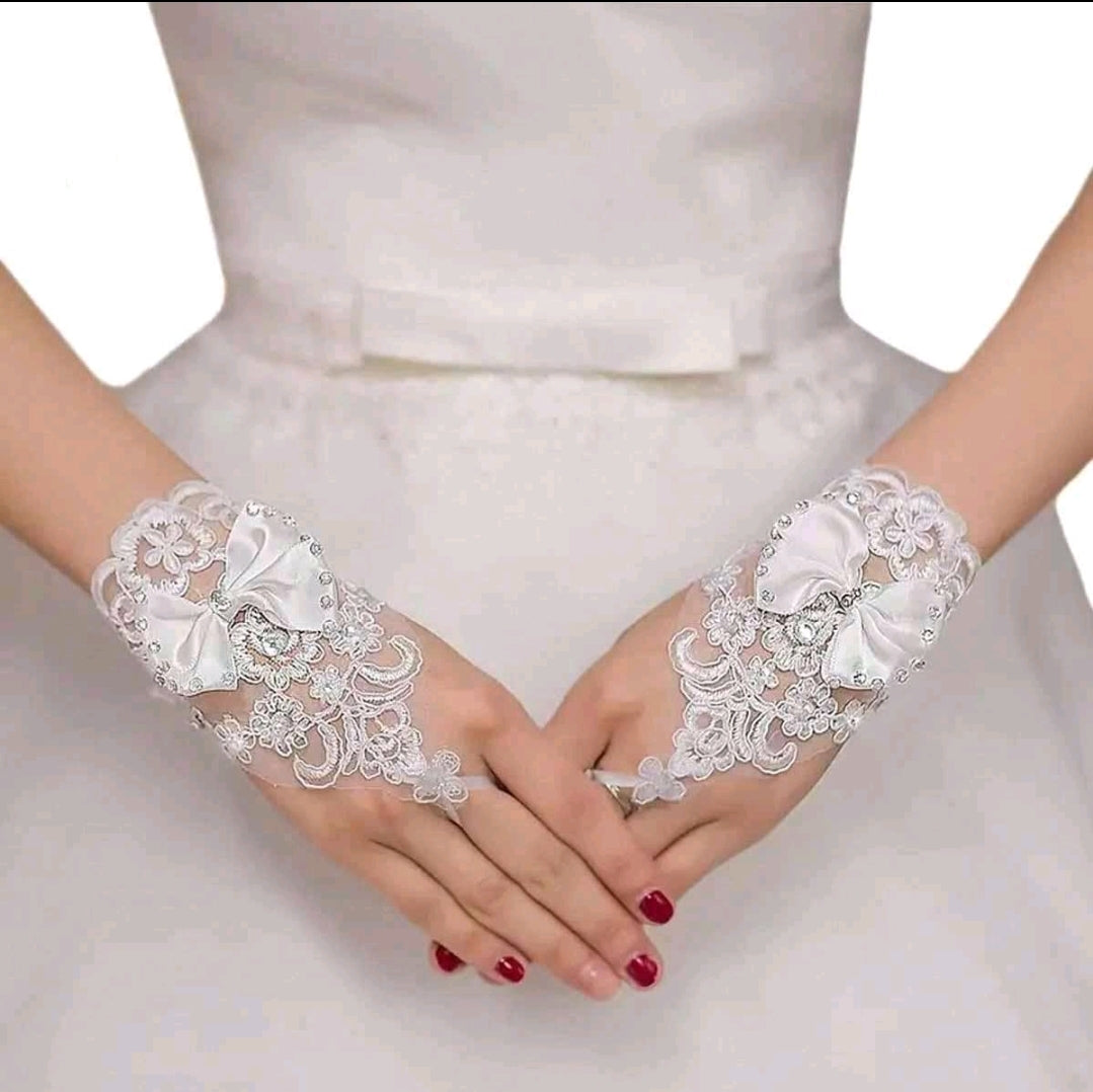 Elegant White Lace Bridal Gloves