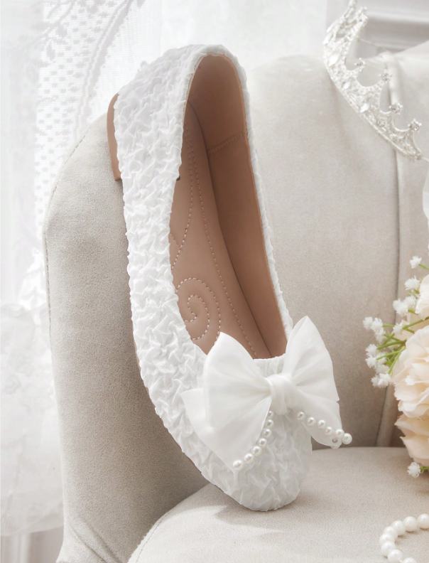 Rhinestone White Floral Round Toe Flat Bridal Shoes
