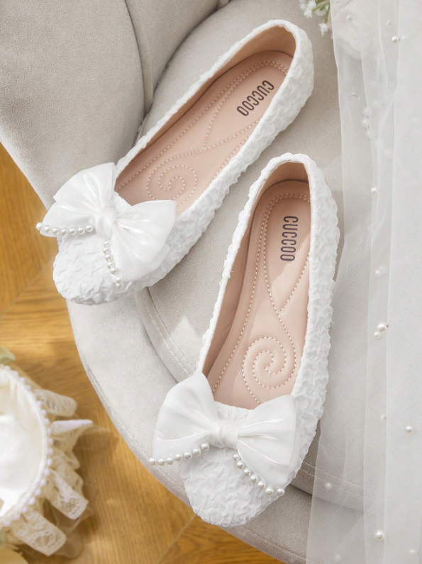 Rhinestone White Floral Round Toe Flat Bridal Shoes