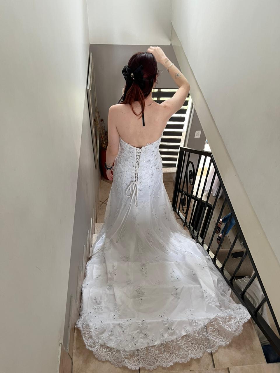 Glamorous Off-White Mermaid Wedding Dress – Hand-Beaded Lace Detail