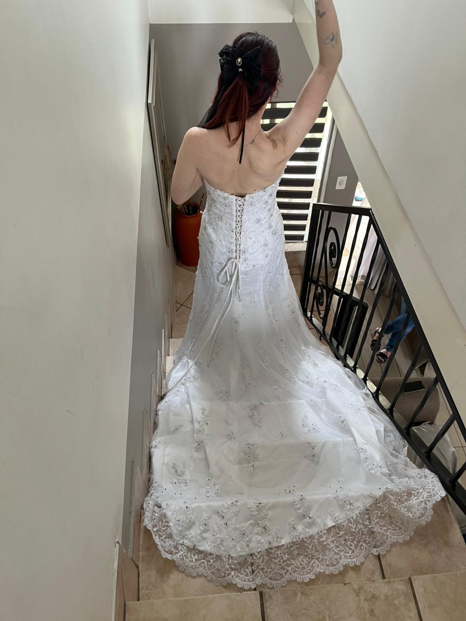 Glamorous Off-White Mermaid Wedding Dress – Hand-Beaded Lace Detail