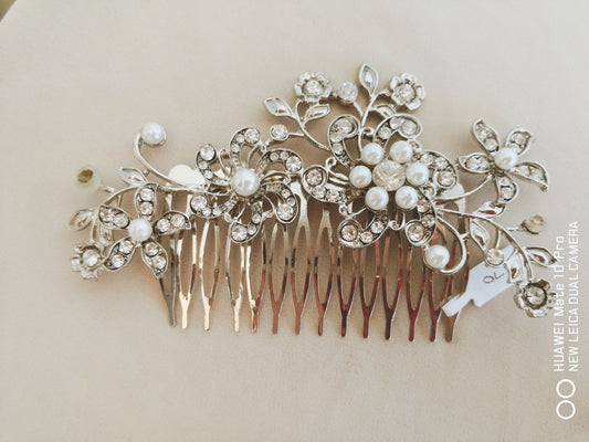 Pearl Embellished Hair Clip