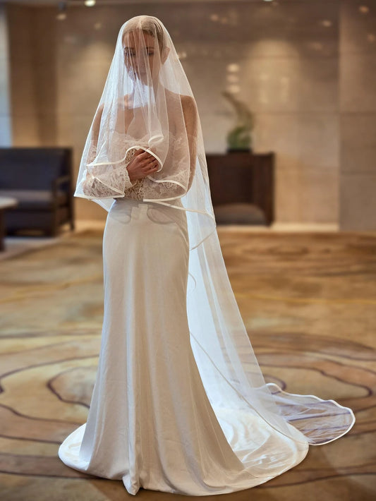 Contrast Binding Bridal Veil