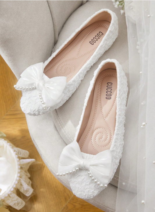 Rhinestone White Floral Round Toe Flat Bridal Shoes