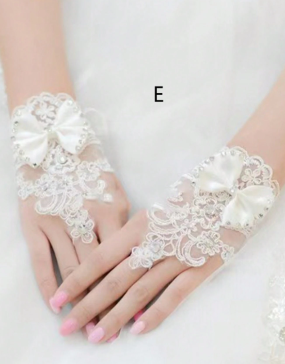 Elegant White Lace Bridal Gloves