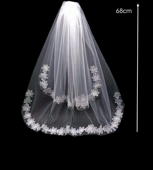 Double-Layered Mesh Veil With Lace